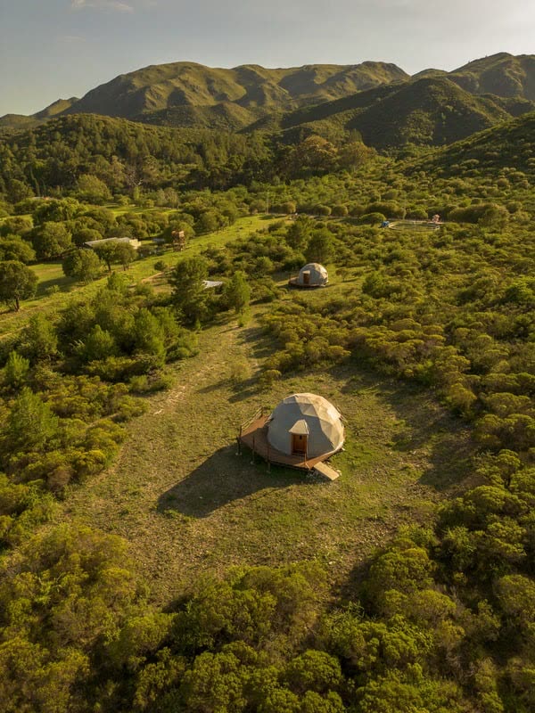 Vista aérea de los domos en las sierras